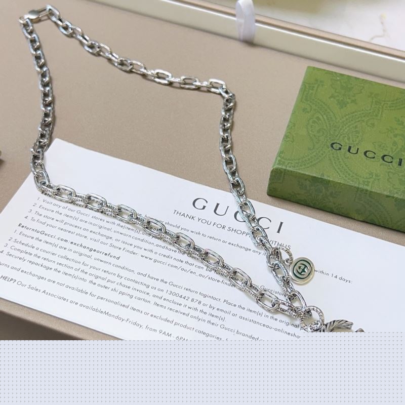 G*u*i necklaces